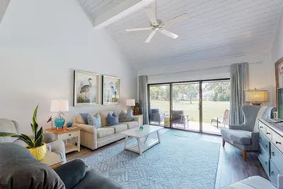 Image de Expertly Updated Two Bedroom Villa Directly on George Fazio Golf Course!