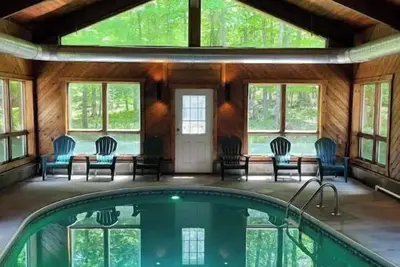 Image de Luxury Cabin with Indoor Heated SaltWater Pool!