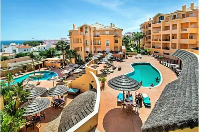 Image de Beautiful 1 bed Apt with heated pool/sauna/hot-tub/gym