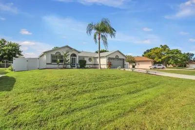Image de New! The Turtle Nest - Heated Pool & White Sand Beach Fire Pit Area