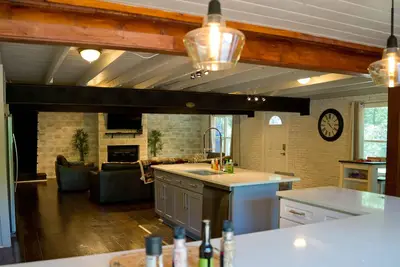 Image de Happy Acres Lakehouse on 30+ Acres!
