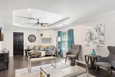 Image de Cozy Modern Getaway near Midtown