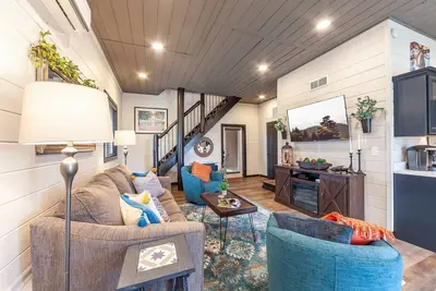 Image de Romantic Mtn View Cabin w/Hot Tub-Fire Pit-Pets Ok
