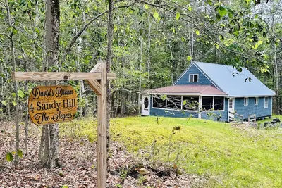 Image de 3Bd, 1 bath camp on Frye Island close to Beach 6 with screened-in porch!