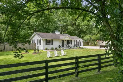 Charming Renovated Franklin Cottage