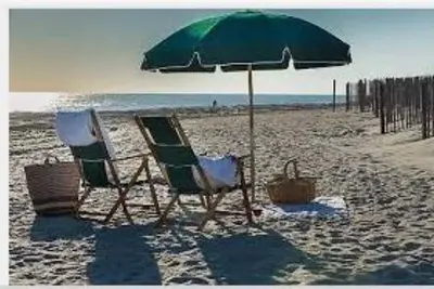 Image de A quick walk across the dune to the sparkling Crystal Coast of Atlantic Beach Nc