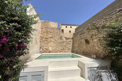 Image de Fantastically renovated historic town house with pool directly in Capdepera