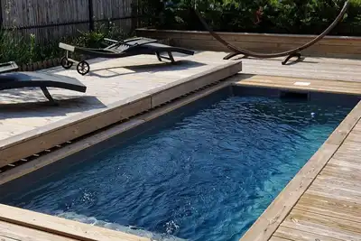 Image de maison neuve avec piscine