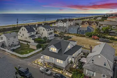 Image de Sea Bright Vista - Ocean Views and one block to the beach!