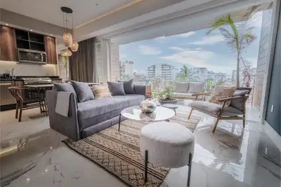 Image de Elegant new condo at hart of zona romántica