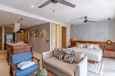 Image de Luxury and Modern Apt. 10 minutes from the beach