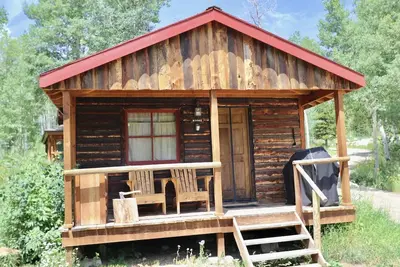 Image de Moose Cabin - Cozy rustic cabin near Steamboat Lake