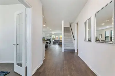 Image de Tch - Spacious 5bd/3ba home in Northlake w/ Office