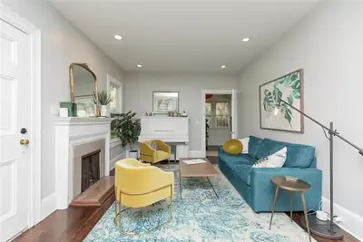 Image de Huge charming home - 5 min to historic downtown and beach! Quiet neighborhood.