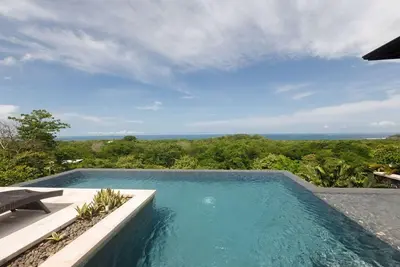 Image de Incredible, 4 Bedroom, 4. 5 Bathroom - Ocean View Home on huge, private lot!