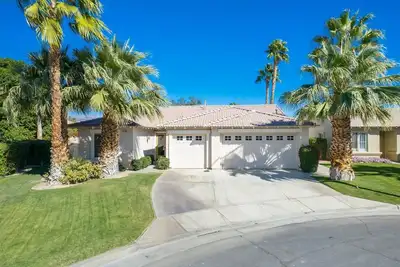 Image de Comfy Oasis Home w/ Large Pool and Backyard-Walk to Festivals!