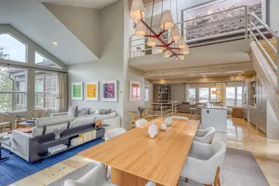Image de Modern Vail Village Ski-in Ski-Out Townhome