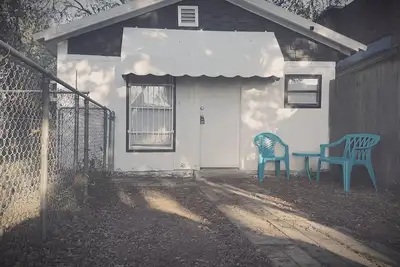 Image de Sleeps 5 free internet and parking close to stockyards