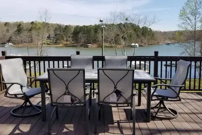 Image de Pine Haven | Lake front home /w Dock, Cheerful 4 Bedroom Cottage /w Dock Max 6 ppl
