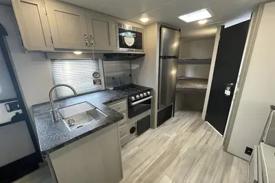 Image de Snow Bird? Travel Nurse? Long Term Rental?