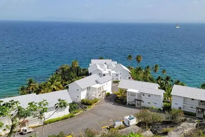 Image de Peaceful Ocean View 2br Condo w/ Private Beach