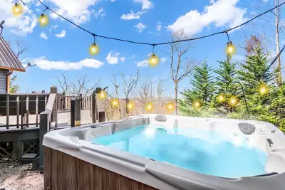 Image de Paved Roads, Pickleball, Killer Views of Lake, Hot Tub