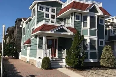 Image de Stone Harbor's Ideal Location W/rooftop Hot Tub- 2 Blocks From Beach & Downtown