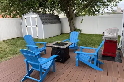 Image de Remodeled Beach Block Home - steps to downtown and the beach!