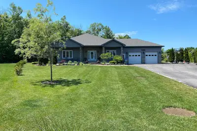 Image de Fam-Friendly Sandy Beach Vac Home along Lake Huron