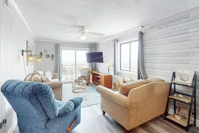 Image de 2nd-floor condo with ocean views, outdoor pool, tennis & beach access - dogs Ok