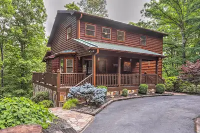 Image de Stunning home with fireplace, gazebo & Ping-Pong - dogs welcome