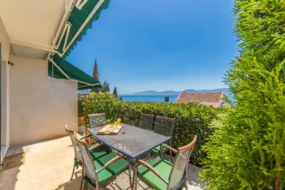 Image de Appartement de deux chambres avec la terrasse et la vue sur le mer Brist, Makarska (A-19737-b)