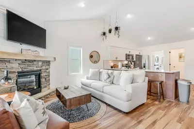 Image de New home near Appalachian State with gas fireplace, central Ac & washer/dryer