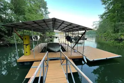 Image de The Perch at Sunrise on Lewis Smith Lake. Beautiful lake front home.