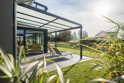 Image de Luxus Ferienhaus fĂĽr 8 Personen am See Inkl. Boot