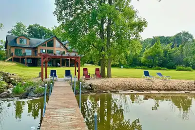 Image de Niima Outpost on Lake Mason