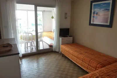 Image de studio cabine 4 personnes, 1 er étage, loggia fermée, 100m mer