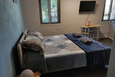 Image de Comfortable, cosy studio apartment