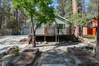 Image de Wrightwood Cabin ~ 4 Mi to Mtn High Resort!