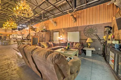 Image de Family Leatherwood Resort Cabin w\/ Fire Pit!