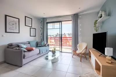 Image de Appartement moderne pour 4 à deux pas de la plage