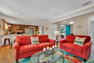 Image de Bluebonnet Haus | Hot Tub | Pet-friendly
