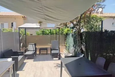 Image de Petit Coin de Paradis au Soleil Près de la mer