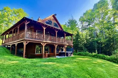 Image de New Cast Away Grand Lodge. . . 4 - Bedroom with Hot Tub