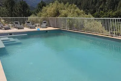 Image de Holiday house: swimming pool, river, mountains, sea 20 minutes away.