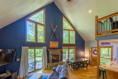 Image de Base Camp - Cozy Cabin, Close to Snowshoe!