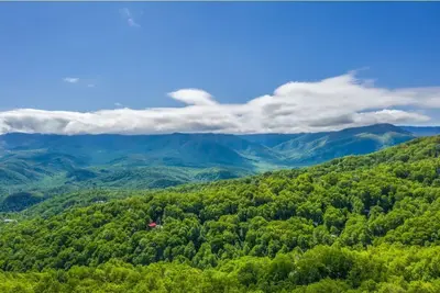 Image de Condo in the Smokies! 2 miles to Gatlinburg 5 Beds