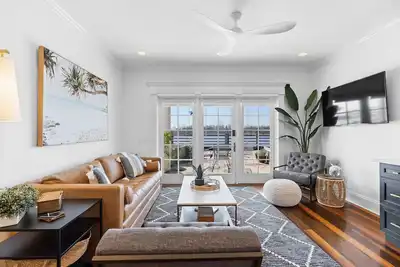 Image de Waterfront, Sunset Views! Historic Dwtn-King Bed-Luxury with Free Parking!
