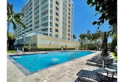 Image de Spacious 2 bedroom with fantastic view!