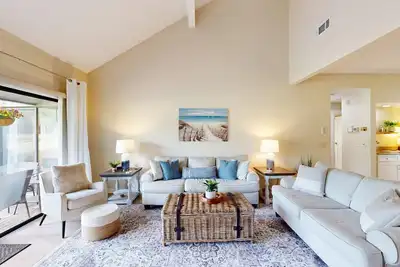 Image de You are going to love this completely remodeled villa! ! !